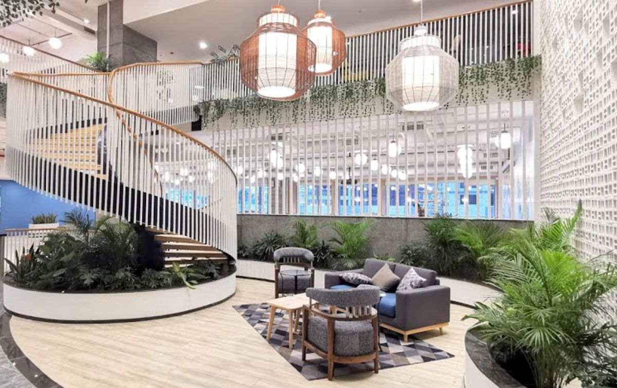 Cowrks The Skyview 10